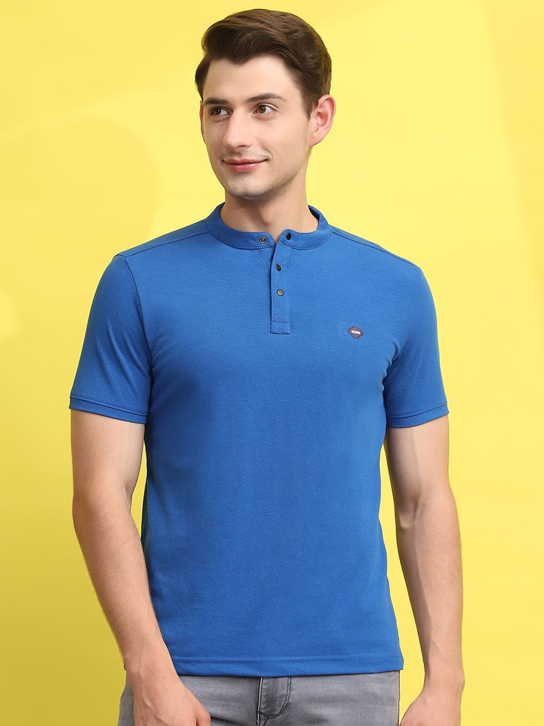 

Cloak & Decker by Monte Carlo Men Solid Mandarin Collar T-shirt, Blue