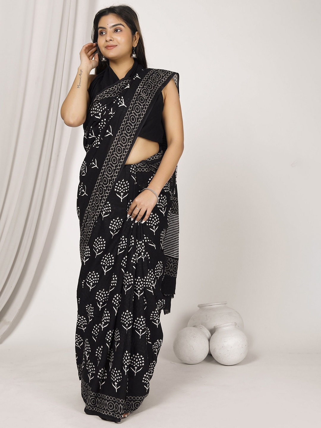 

JAIPURI PRINT Pure Cotton Block Print Saree, Black