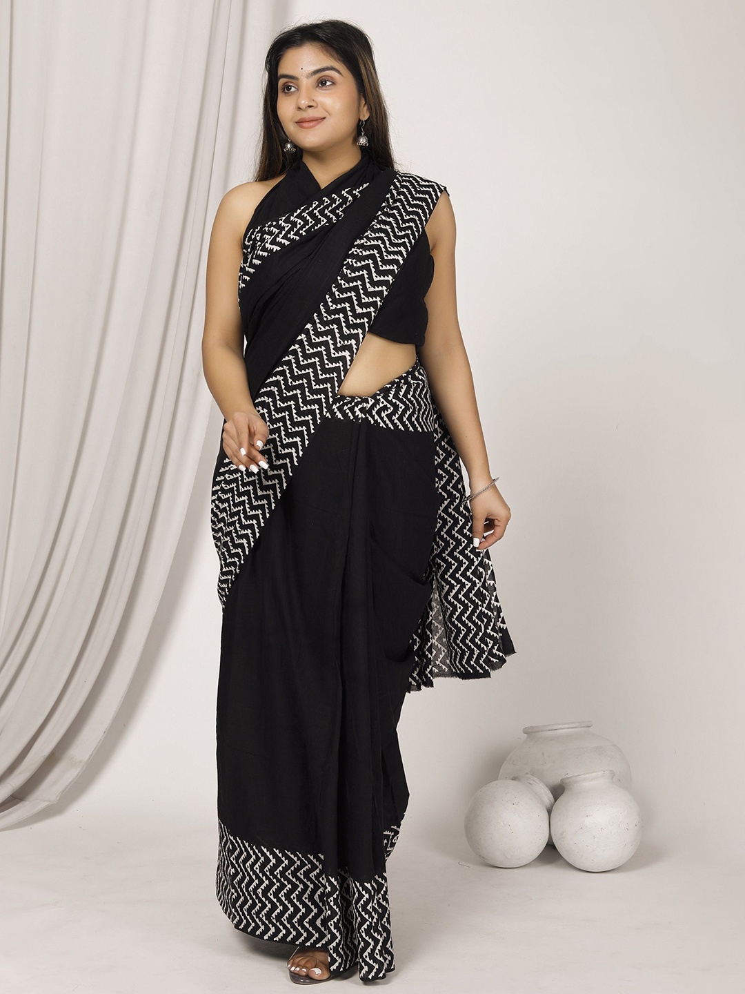 

JAIPURI PRINT Printed Pure Cotton Saree, Black