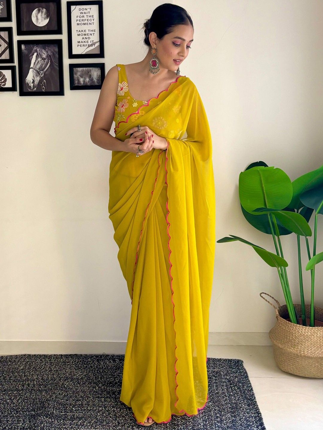 

AVANSHEE Embroidered Saree, Yellow