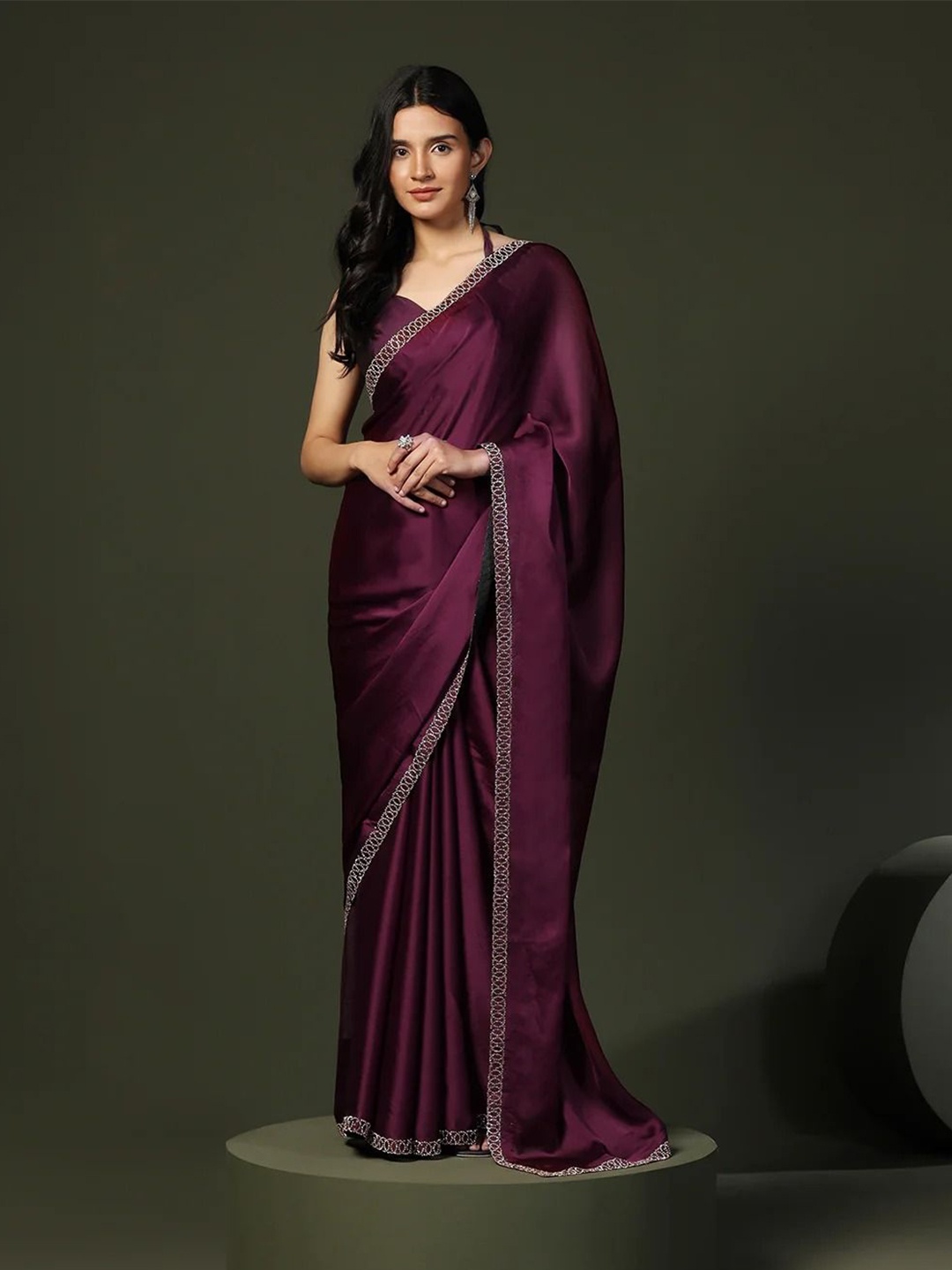 

AVANSHEE Embroidered Satin Saree, Purple