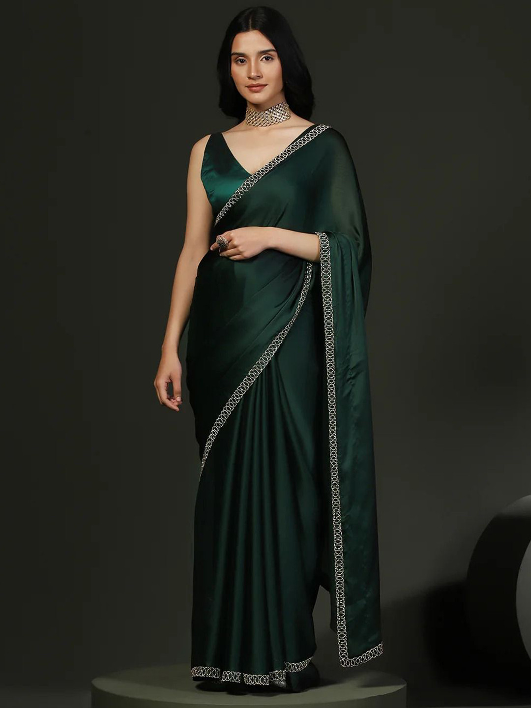 

AVANSHEE Embroidered Satin Saree, Green