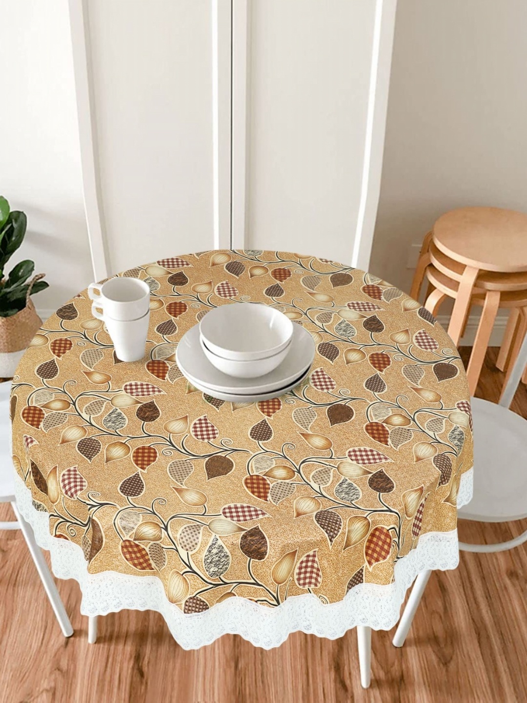 

Dakshya Industries Beige & White Floral Printed Embellished Waterproof Round Table Cover