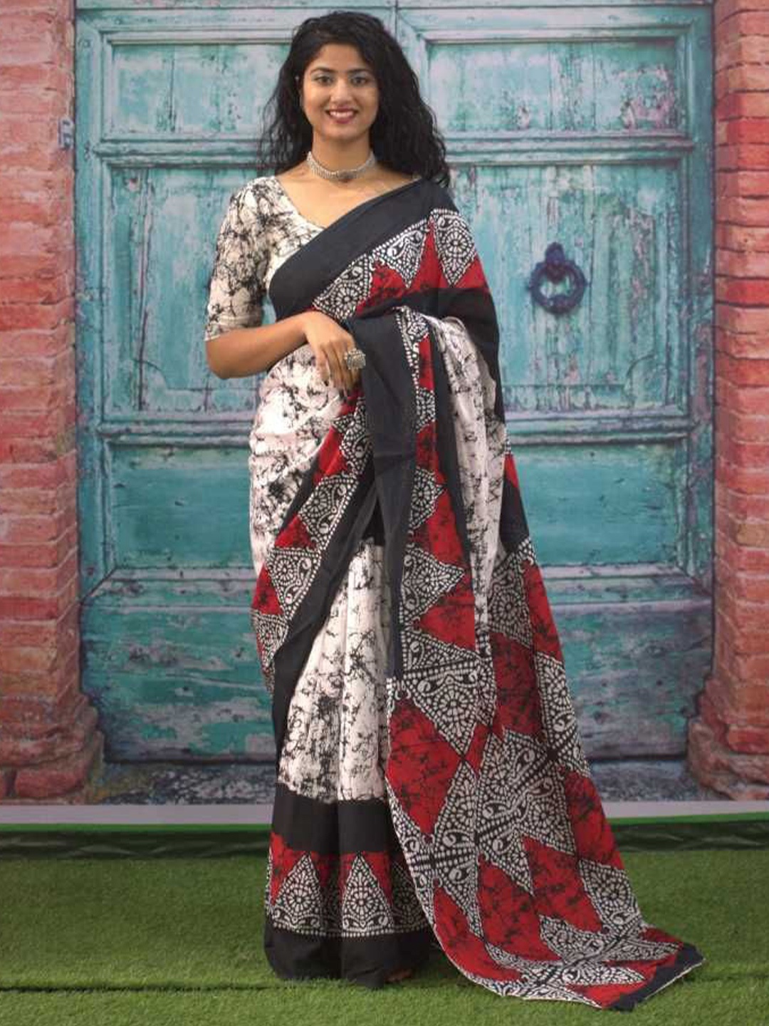 

JAIPURI PRINT Batik Pure Cotton Block Print Saree, White