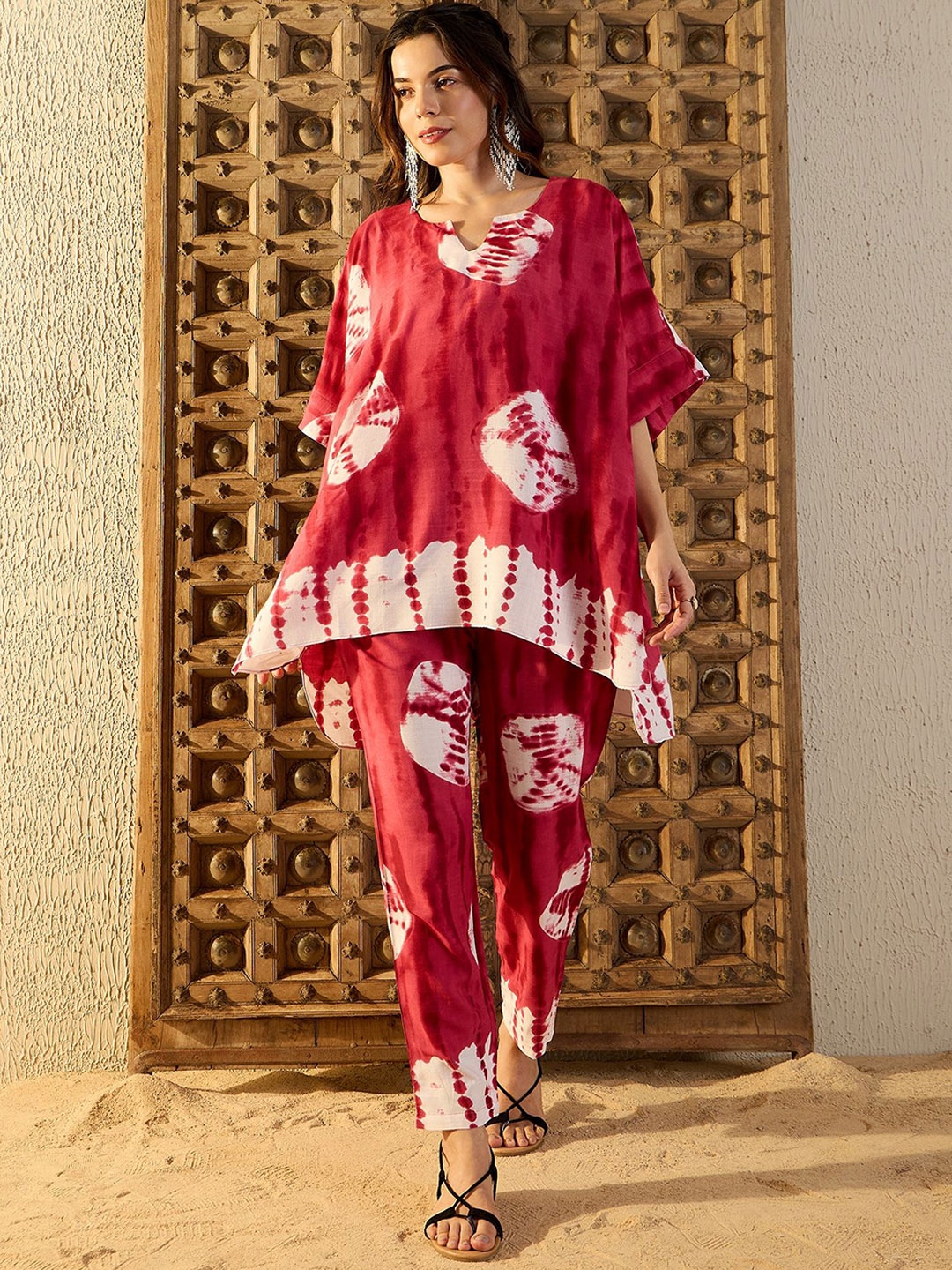 

MABISH by Sonal Jain Printed Anti Fit Kaftan Top With Trousers, Maroon