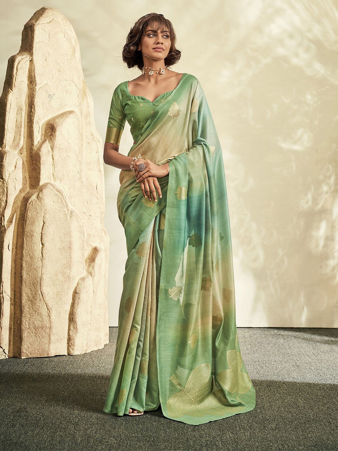 

elora Printed Khadi Saree With Blouse Piece, Green