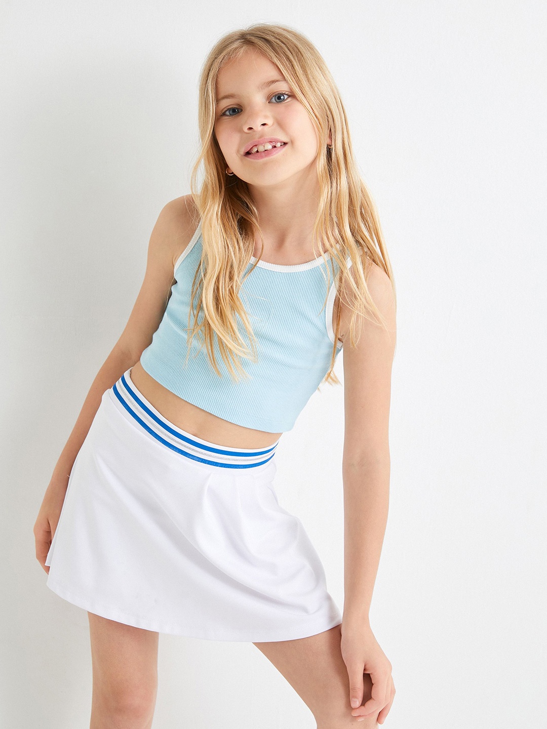 

Koton Girls Solid Round Neck Crop T-shirt, Turquoise blue