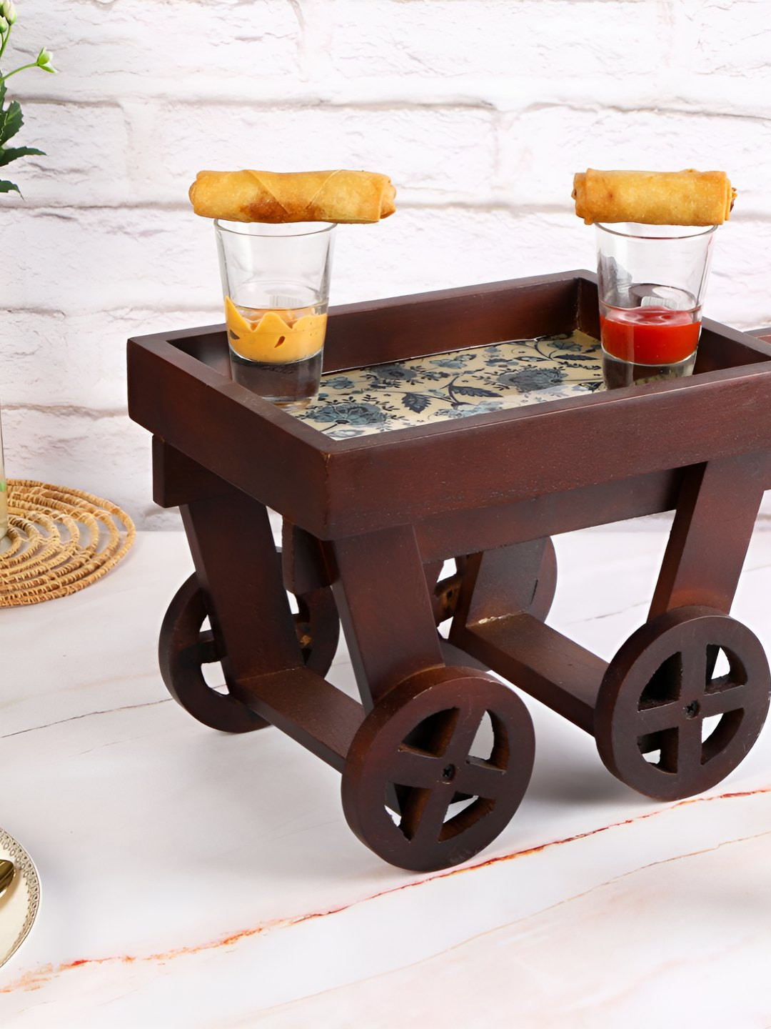 

THE HOME CO. Green & Brown Printed Wooden Trolly Cart Platter Pray