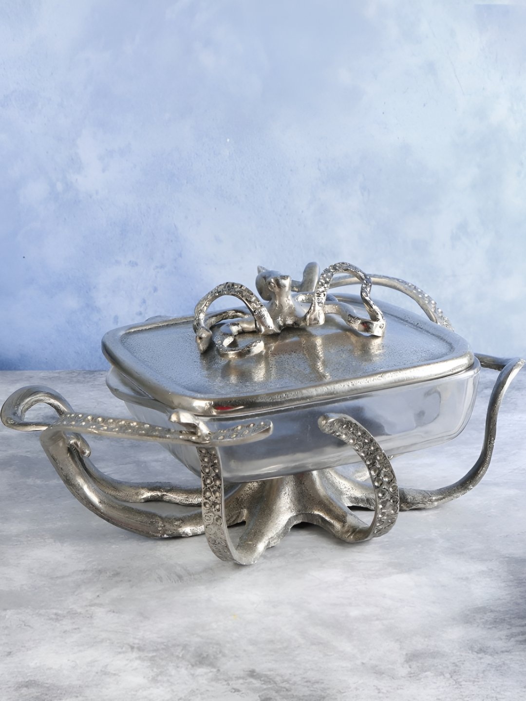 

THE HOME CO. 3 Pieces Silver Toned & Transparent Glass Platter & Lid With Aluminum Stand
