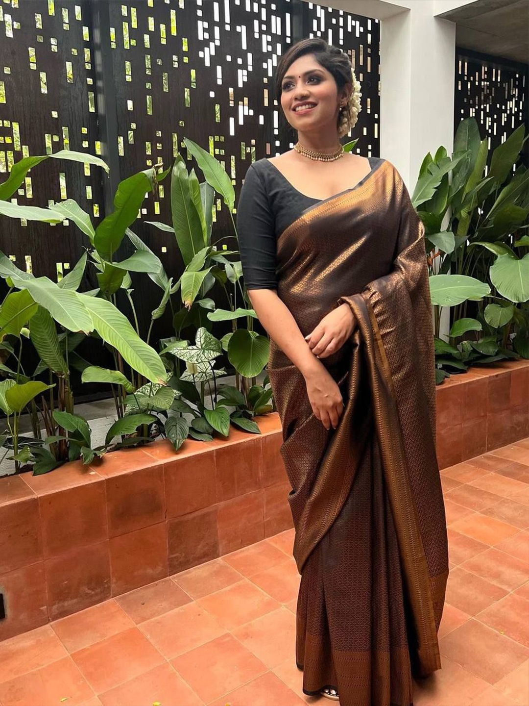 

Celeb Styles Woven Design Zari Saree, Black