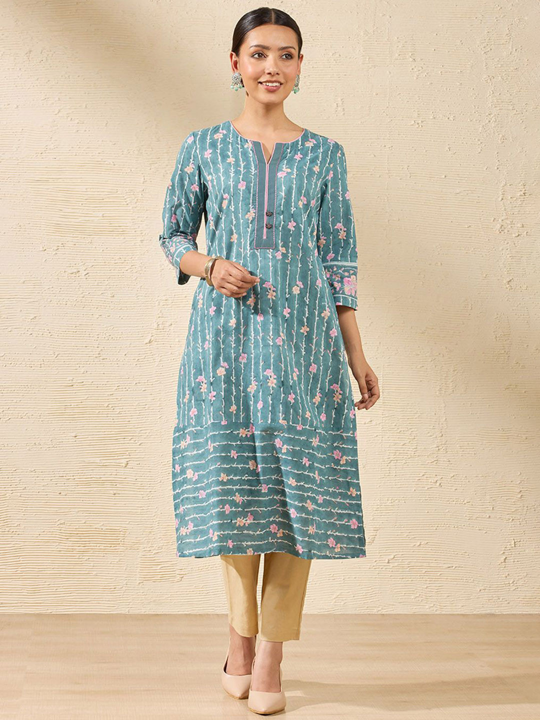 

Taneira Geometric Printed Notch Neck Pure Cotton Straight Kurta, Green