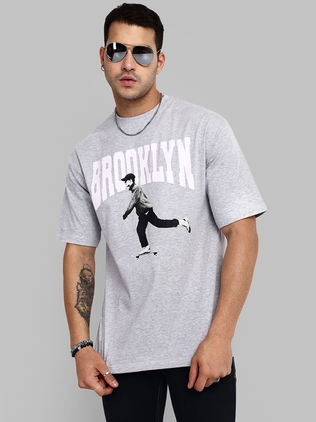 

TOMHIDDLE Men Varsity Printed Mandarin Collar Pockets T-shirt, Grey