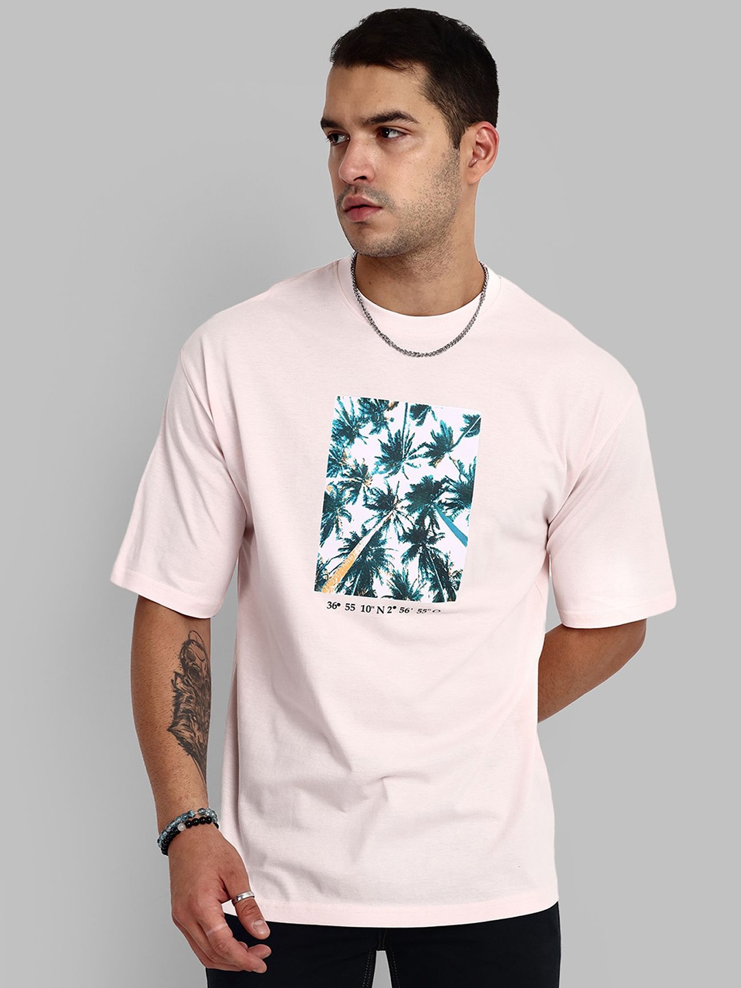 

TOMHIDDLE Men Printed V-Neck Tropical Pockets T-shirt, Pink