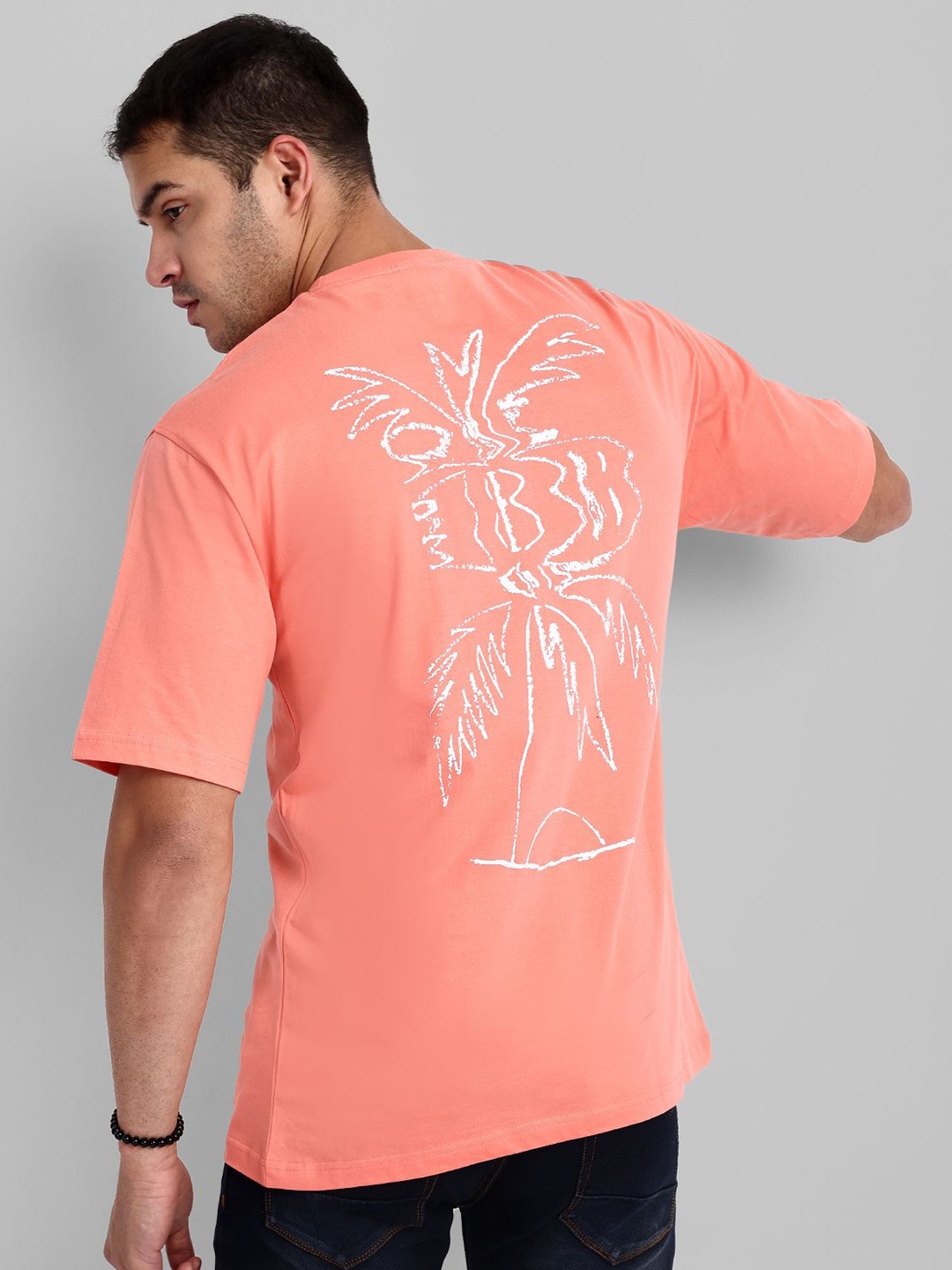 

TOMHIDDLE Men Typography Printed V-Neck T-shirt, Orange