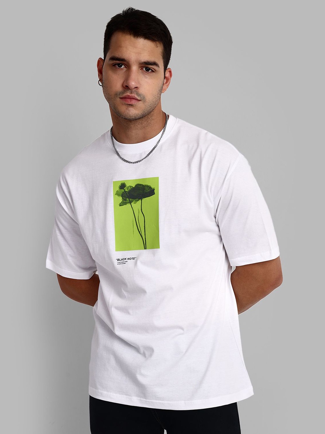 

TOMHIDDLE Men Printed High Neck Drop-Shoulder Sleeves Pockets T-shirt, White