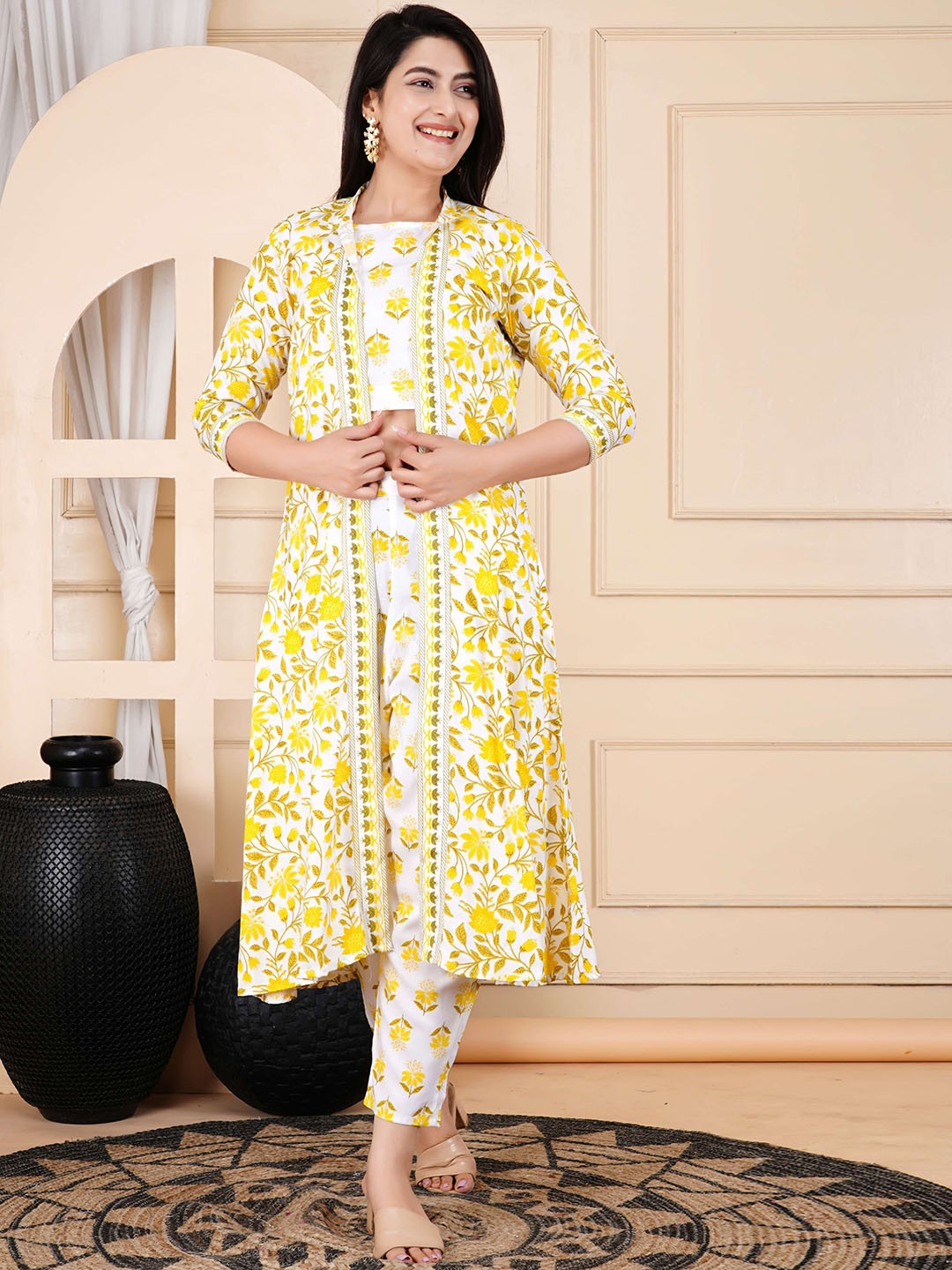 

DSS FASHION Printed Top With Trousers & Shrug, Yellow