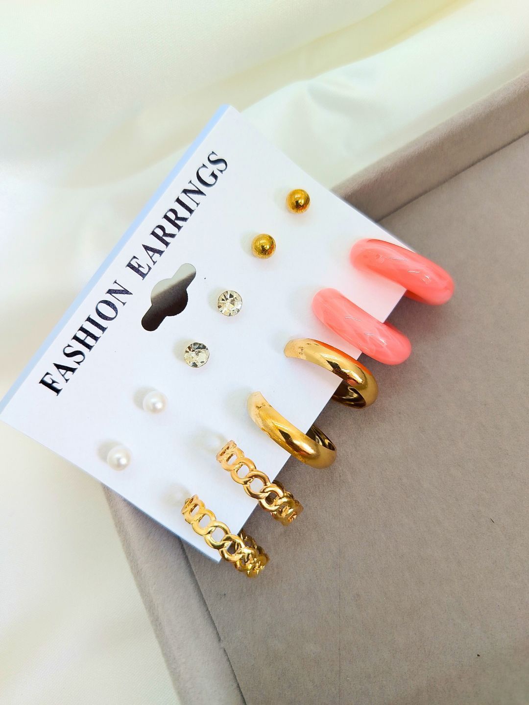 

DressBerry Contemporary Studs Earrings, Gold