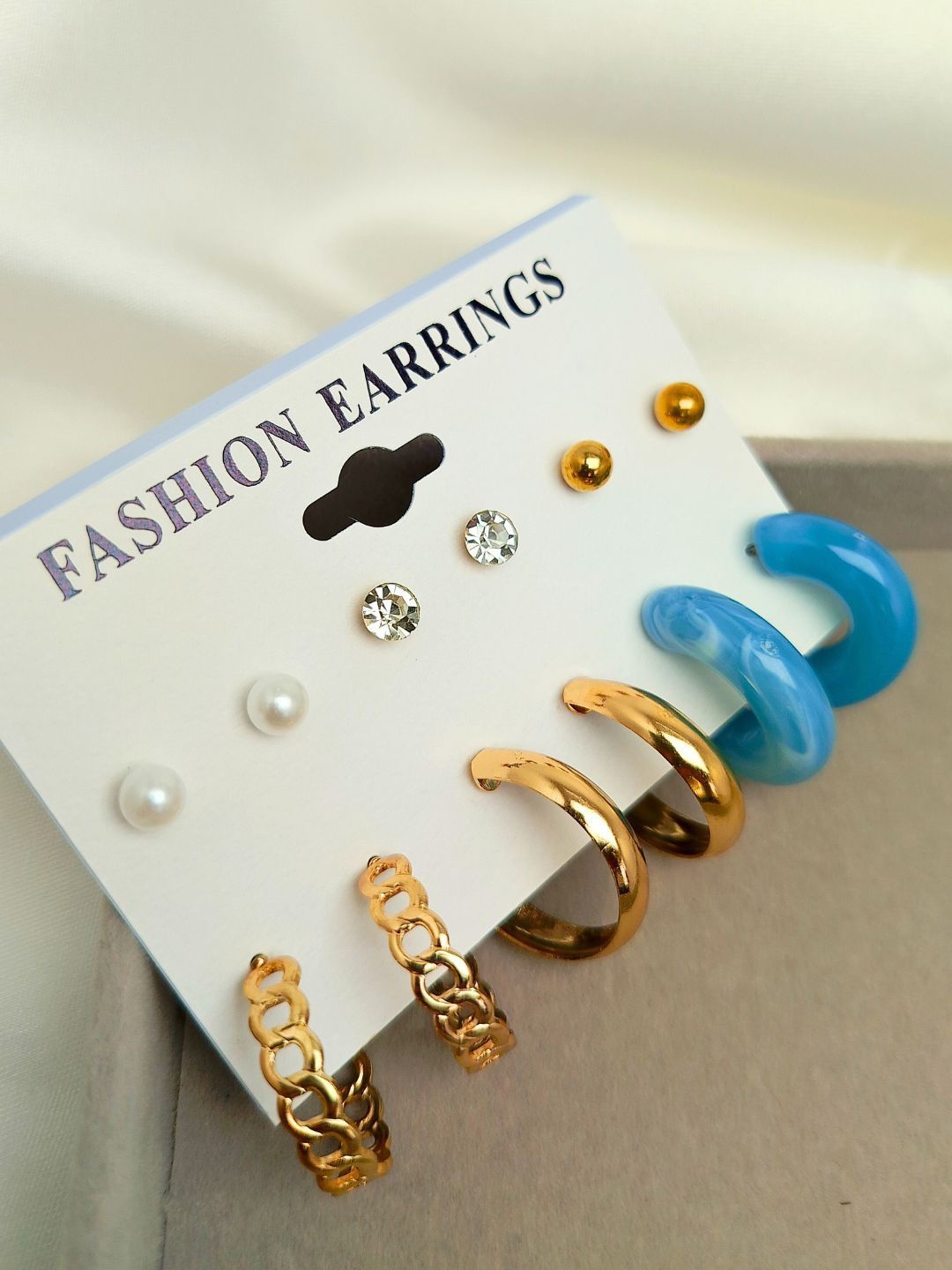 

DressBerry Contemporary Studs Earrings, Gold