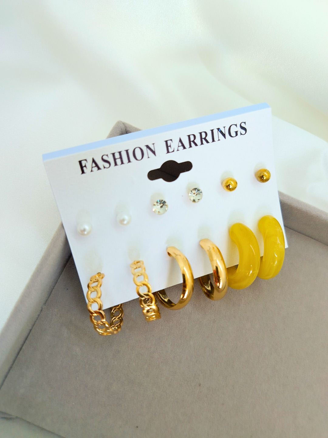 

DressBerry Contemporary Studs Earrings, Gold