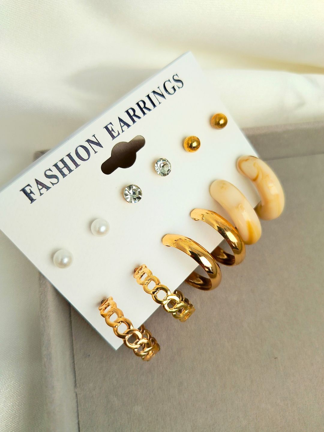 

DressBerry Contemporary Studs Earrings, Gold