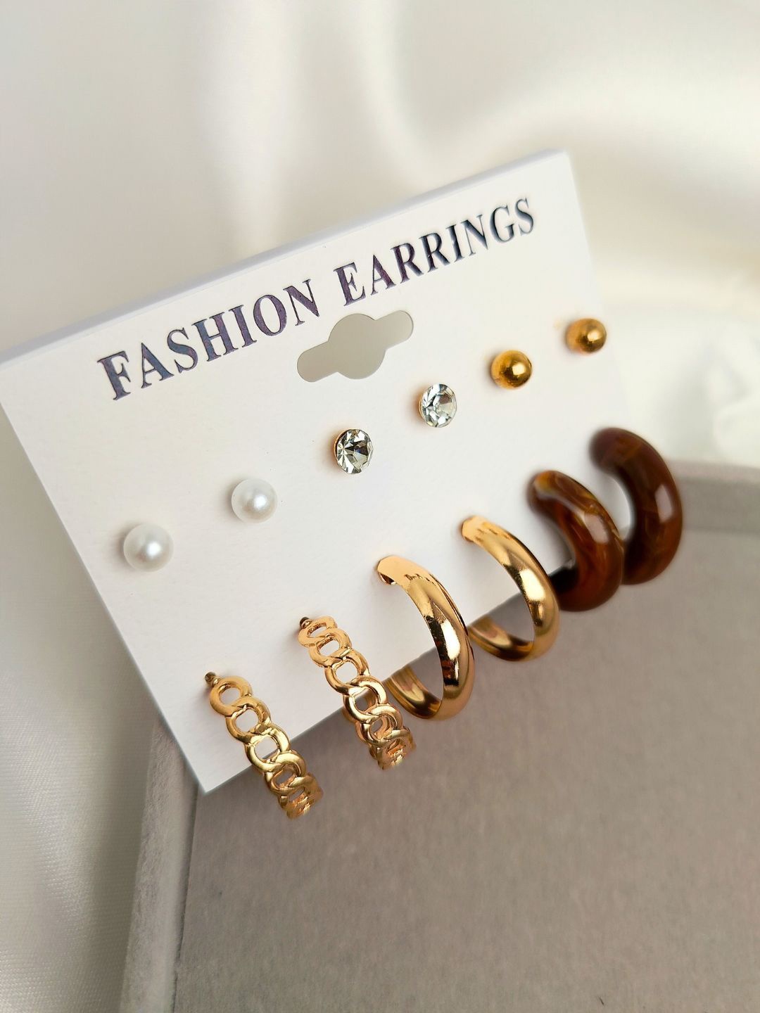 

DressBerry Contemporary Studs Earrings, Gold