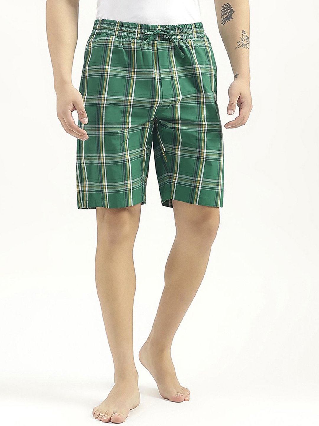 

United Colors of Benetton Men Checked Technology Shorts, Green