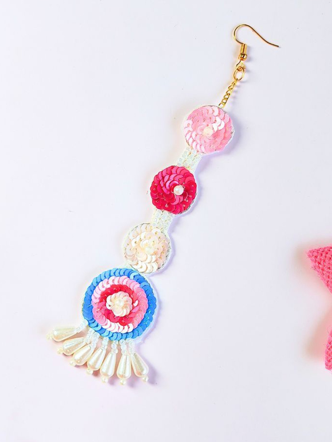 

Sangria Pink & White Floral Beaded Sequinned Maangtika