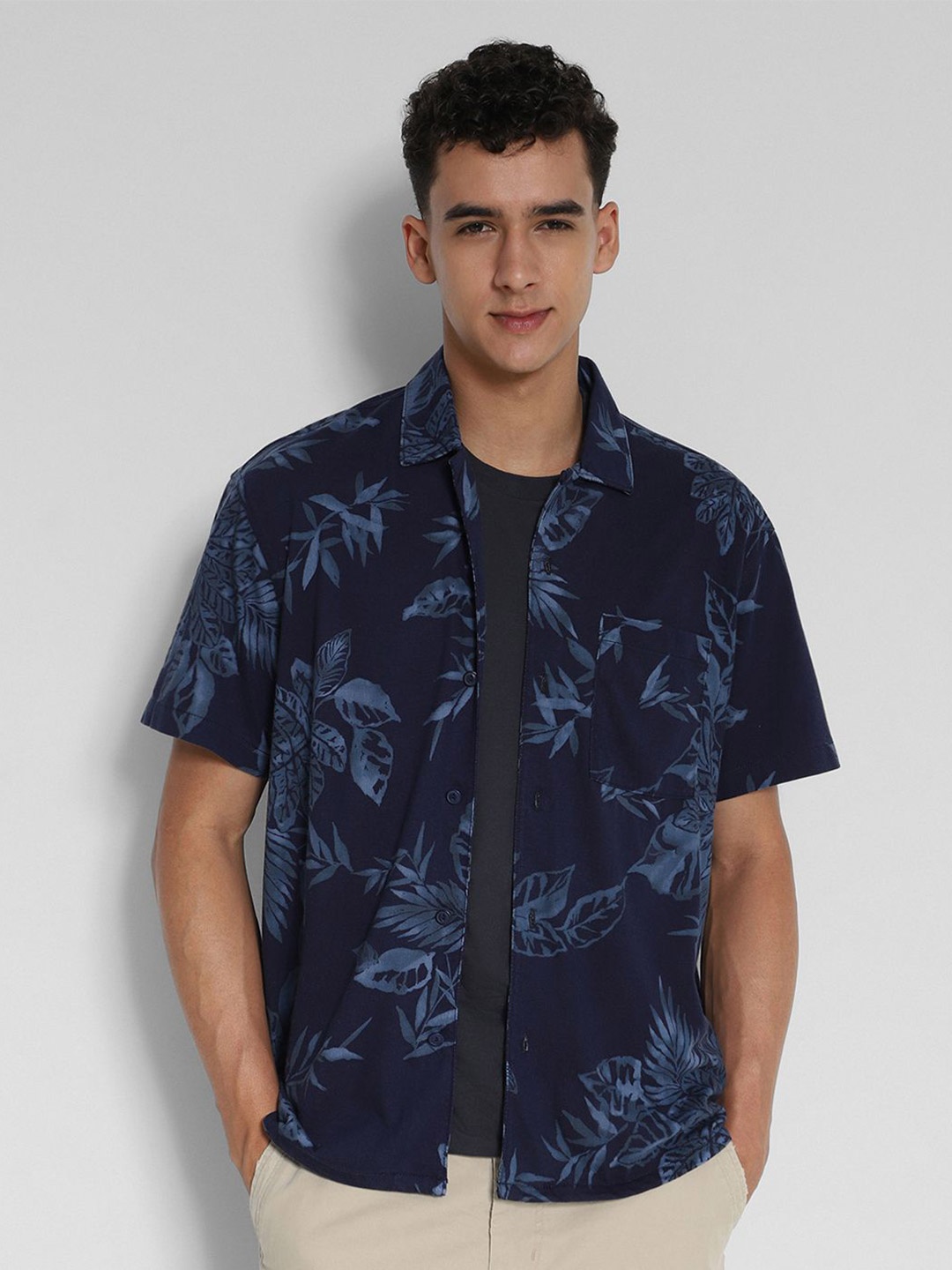 

AMERICAN EAGLE OUTFITTERS Men Floral Opaque Printed Casual Shirt, Navy blue