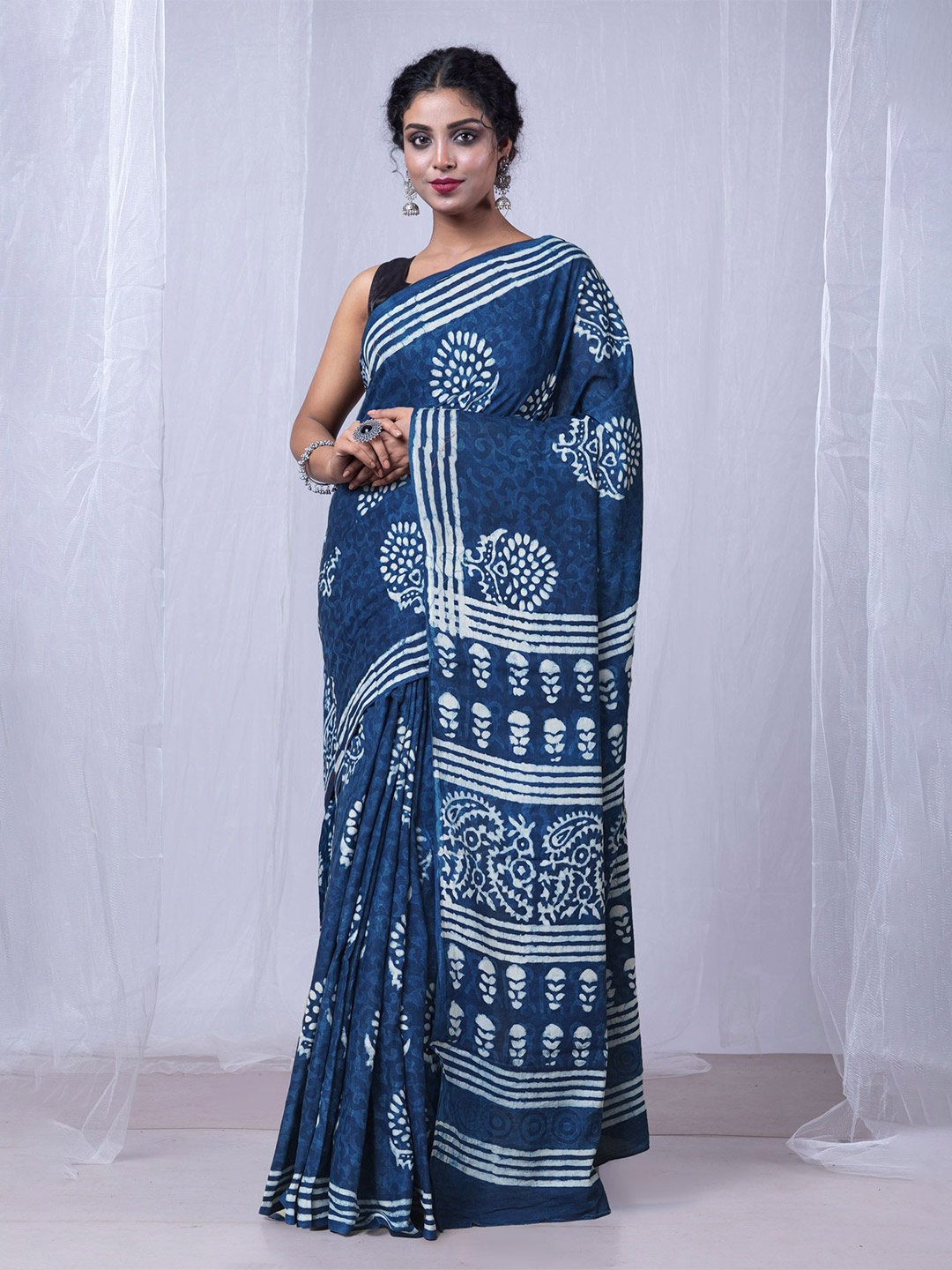 

Unnati Silks Dabu Pure Cotton Handloom Dabu Saree, Blue