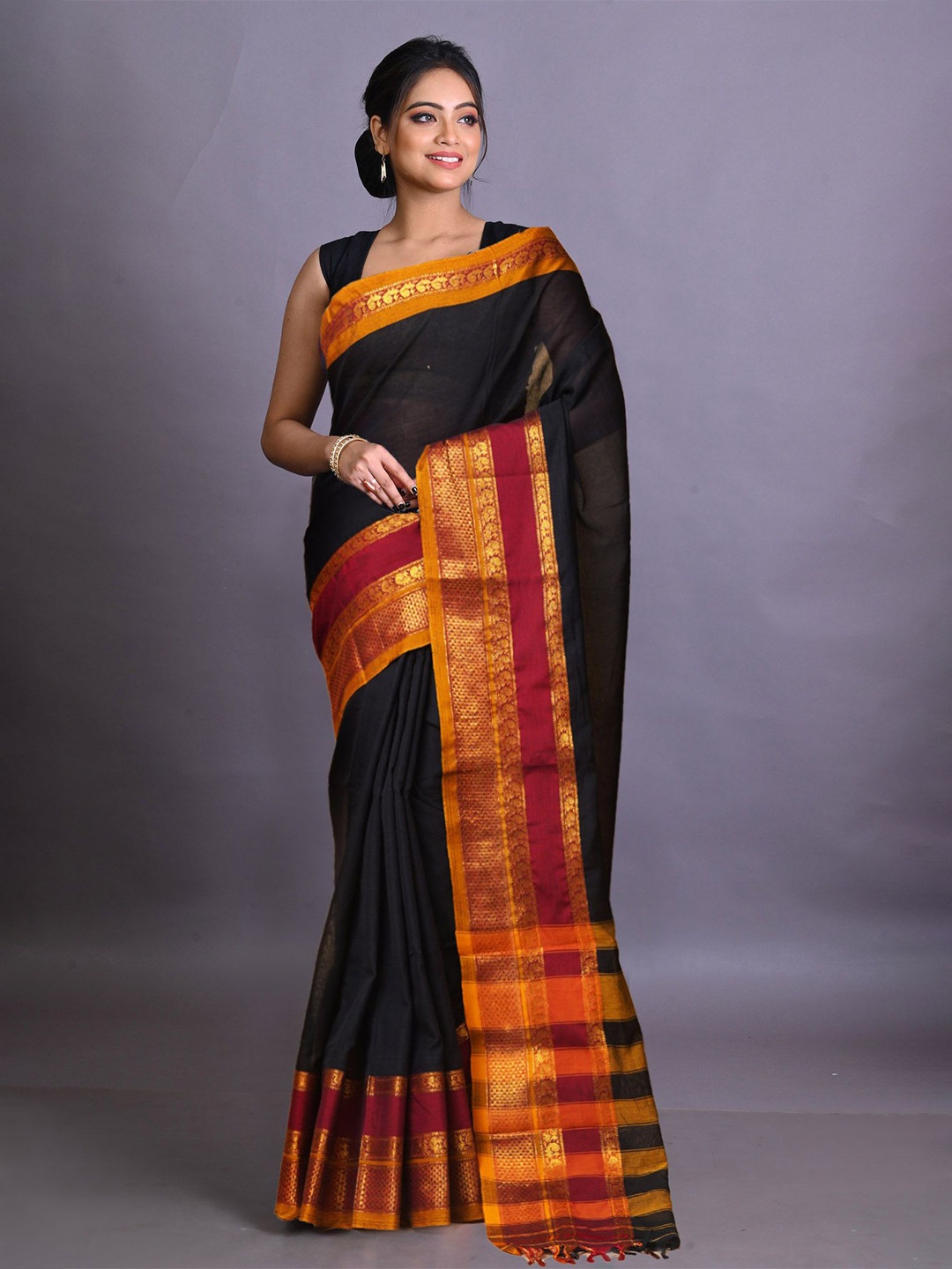 

Unnati Silks Zari Pure Cotton Handloom Narayan Peth Saree, Black