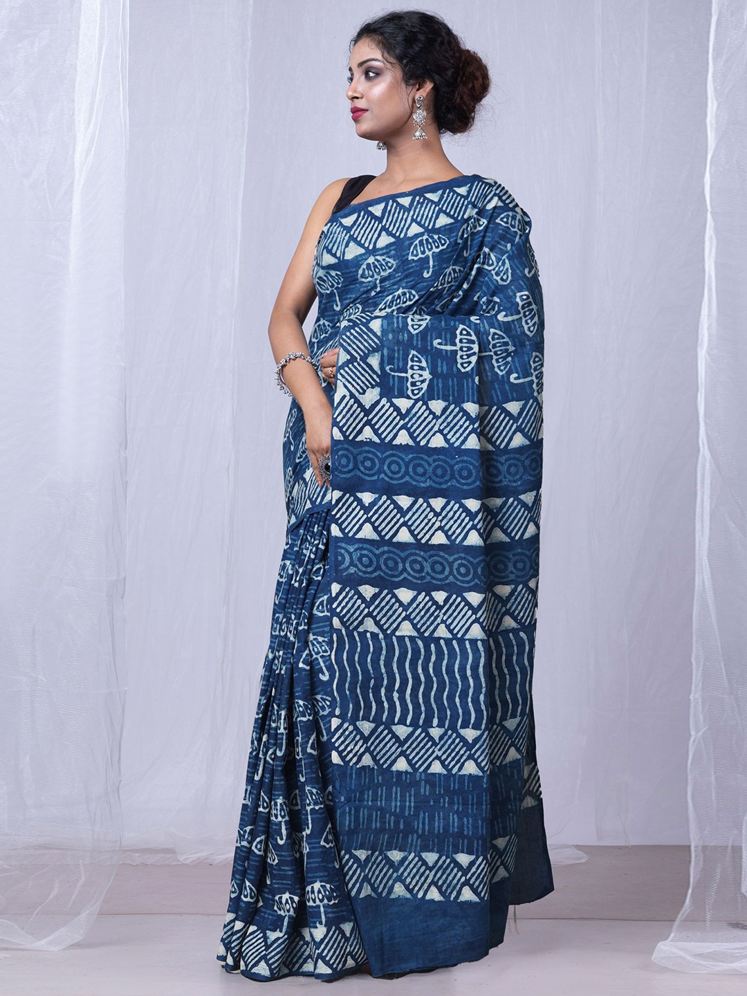 

Unnati Silks Dabu Pure Cotton Handloom Dabu Saree, Blue