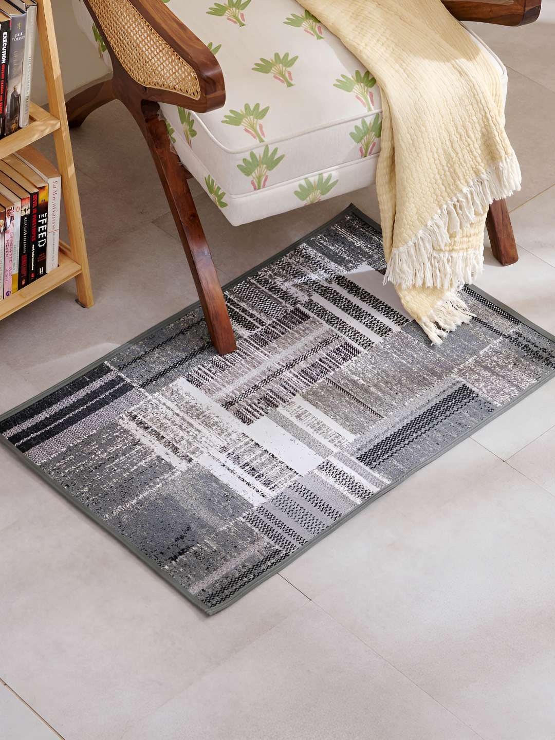 

Home Centre Corsica Freya Grey & White Woven Dhurrie