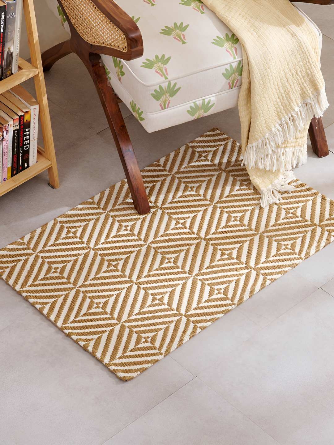 

Home Centre Brown & White Woven Floor Mats & Dhurries