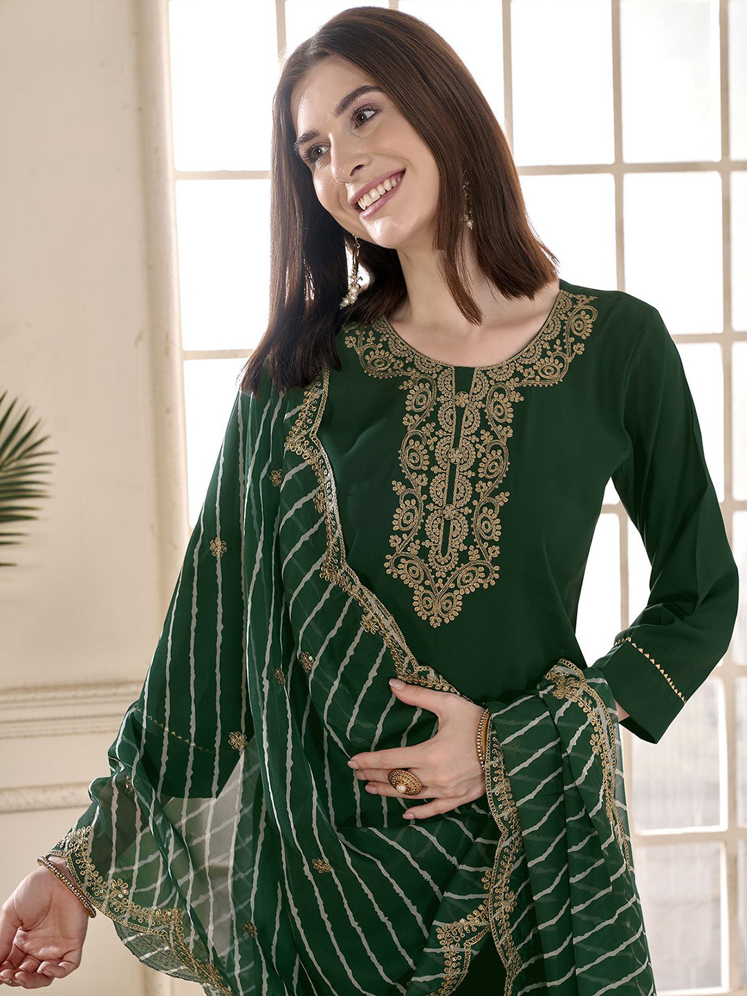 

Anouk Women Ethnic Motifs Yoke Design Regular Thread Work Kurta with Trousers & With Dupatta, Green