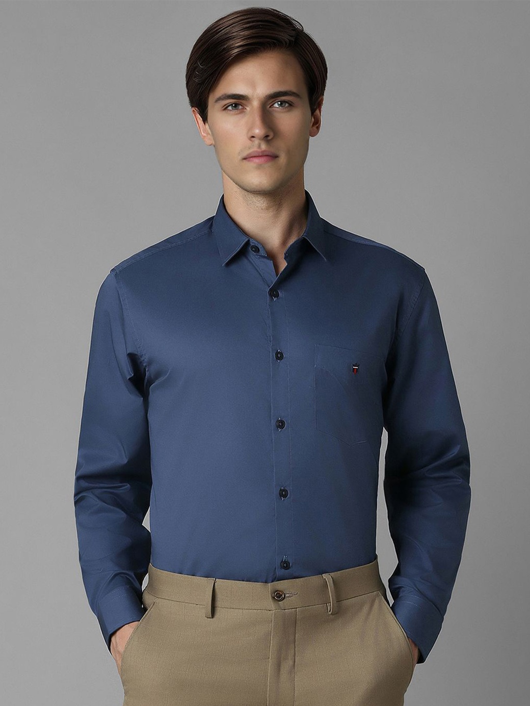 

Louis Philippe Sport Men Slim Fit Opaque Casual Shirt, Navy blue