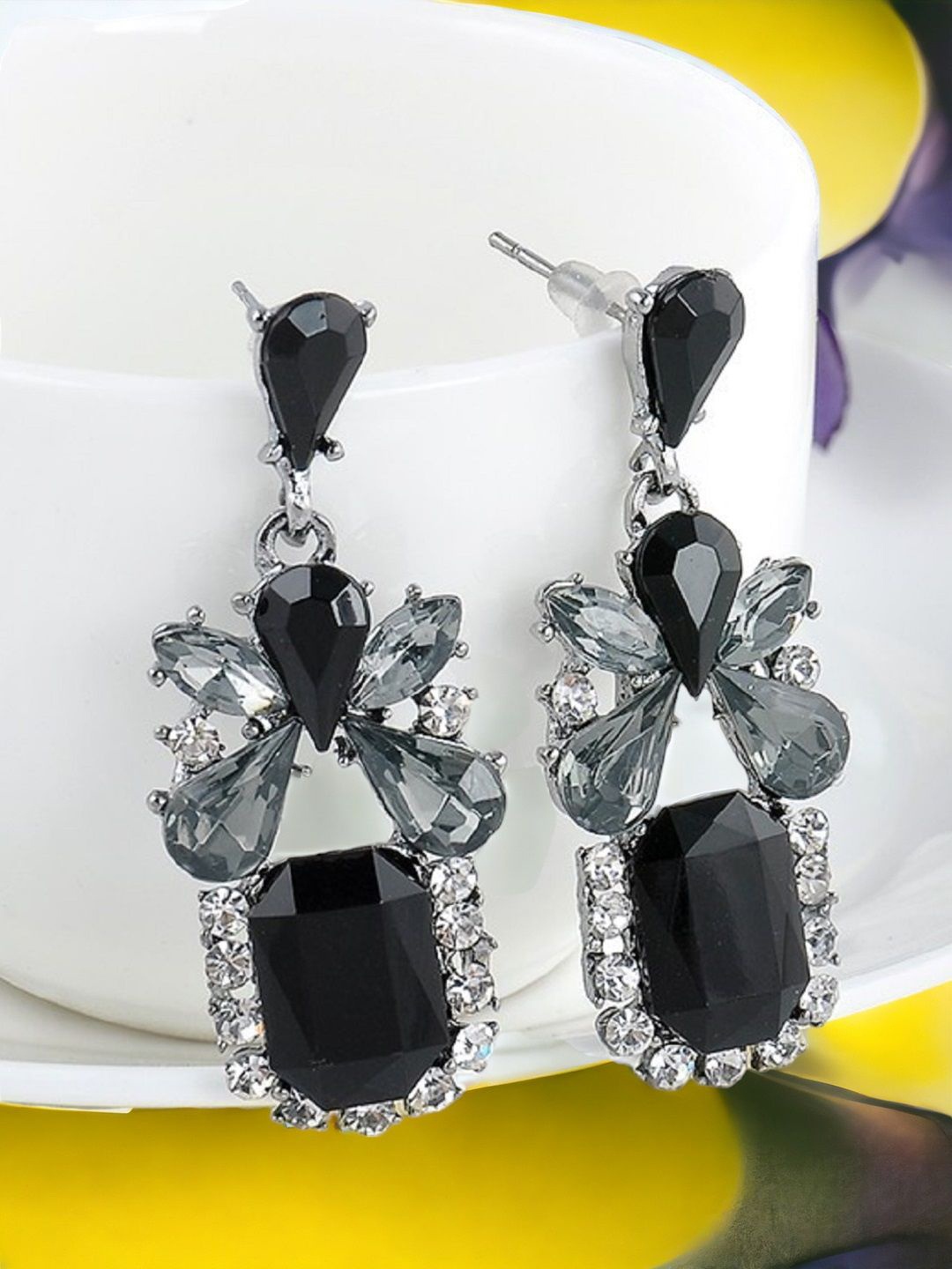

OOMPH Square Jhumkas Earrings, Black