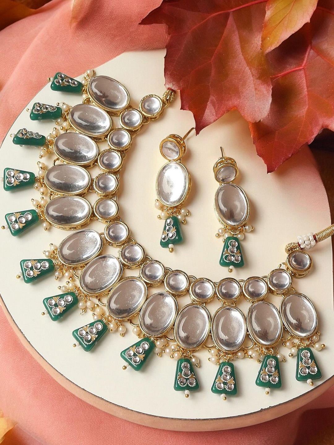 

OOMPH Kundan Studded & Beaded Choker Jewellery Set, Gold