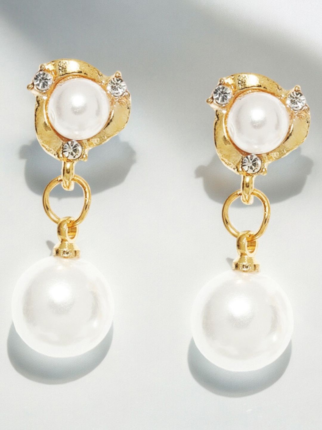 

OOMPH Contemporary Drop Earrings, White