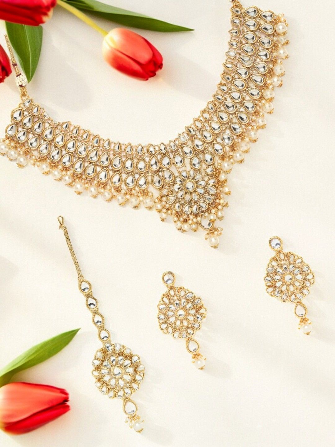 

OOMPH Kundan-Studded & Beaded Jewellery Set, Gold