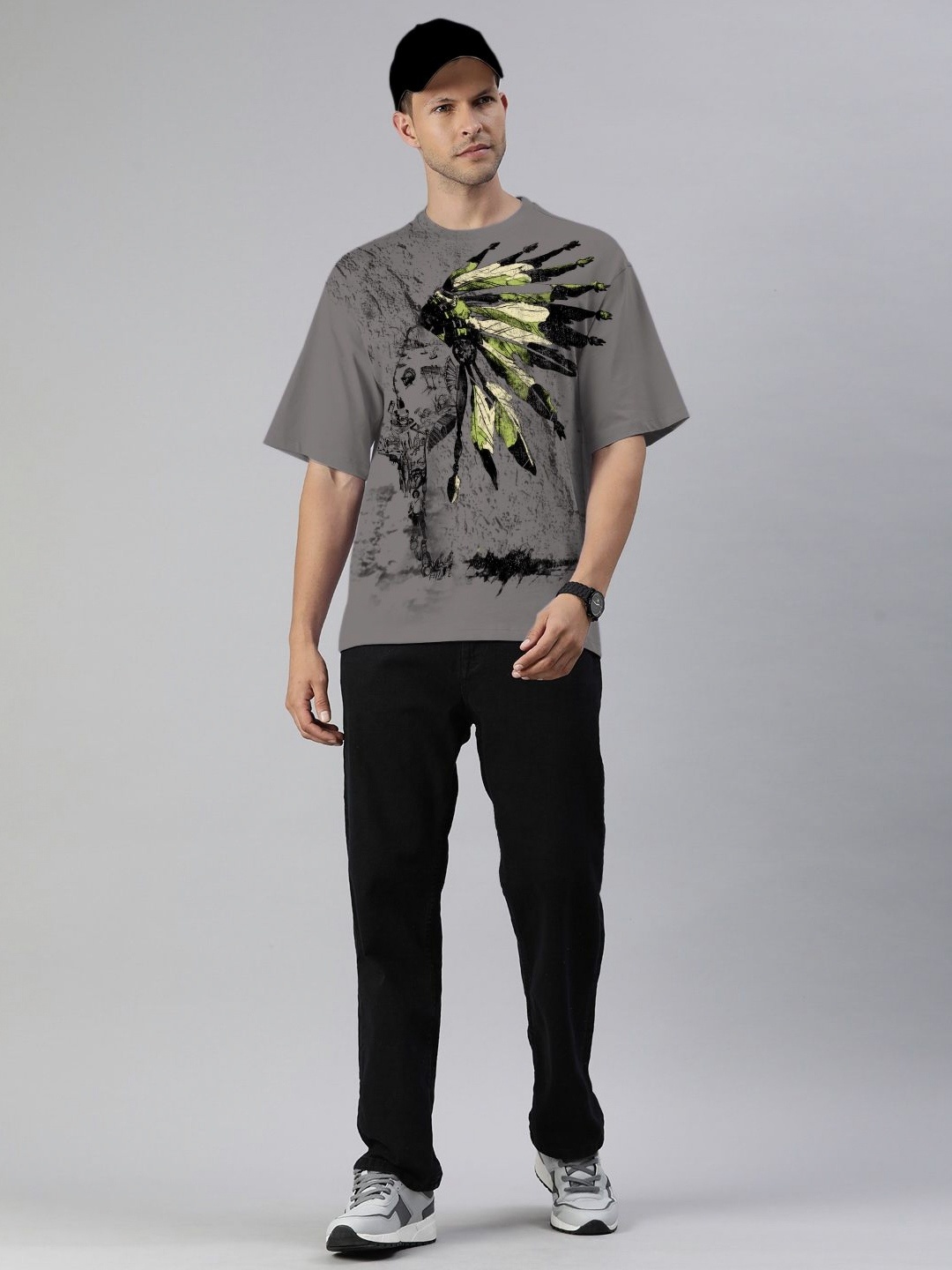 

Huetrap Men Printed V-Neck Pockets T-shirt, Charcoal