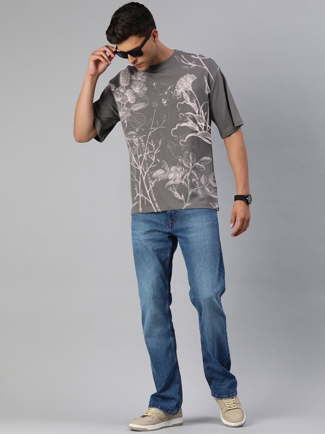 

Huetrap Men Floral Printed Raw Edge T-shirt, Charcoal