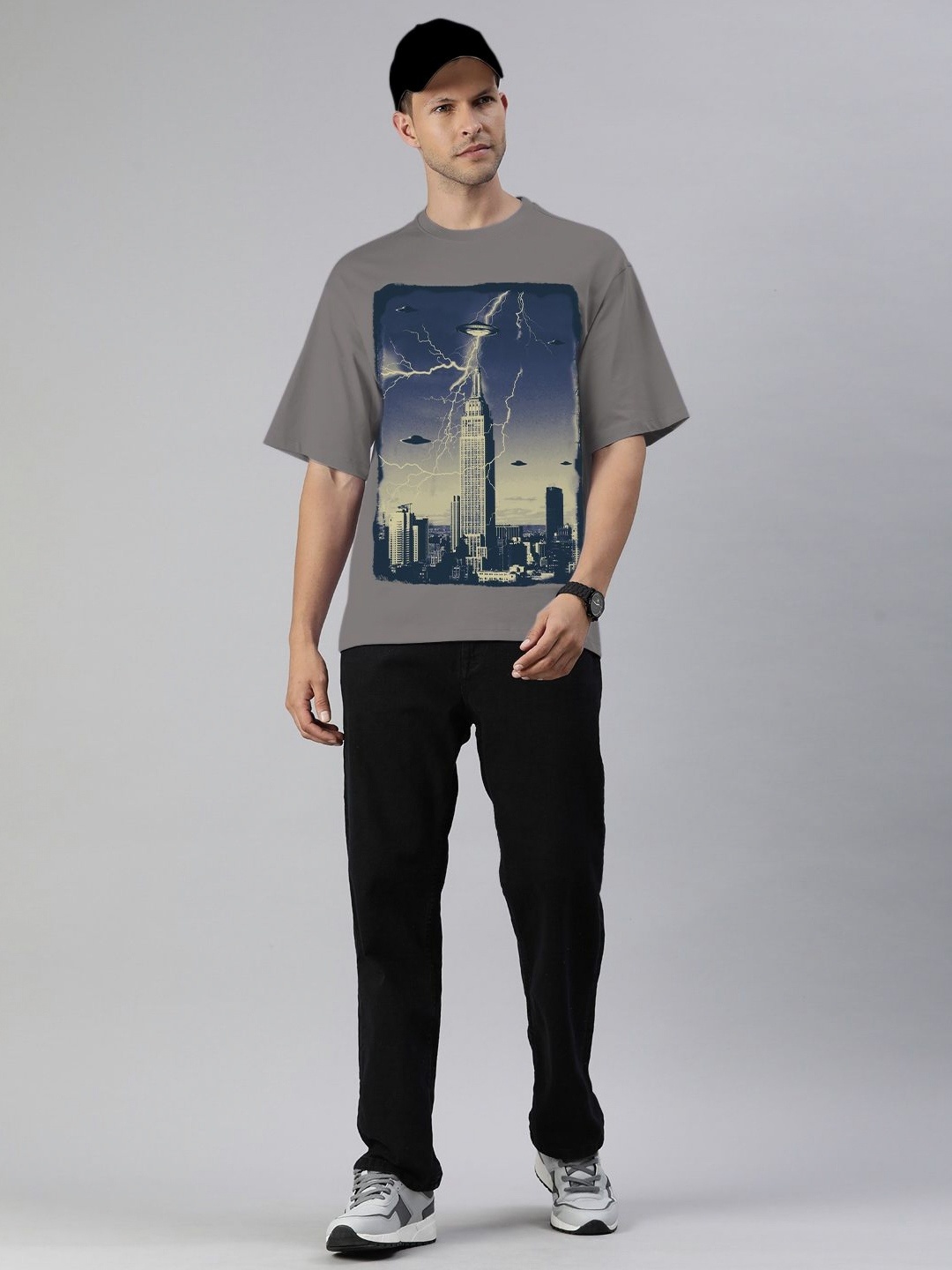 

Huetrap Men Printed Pockets T-shirt, Charcoal