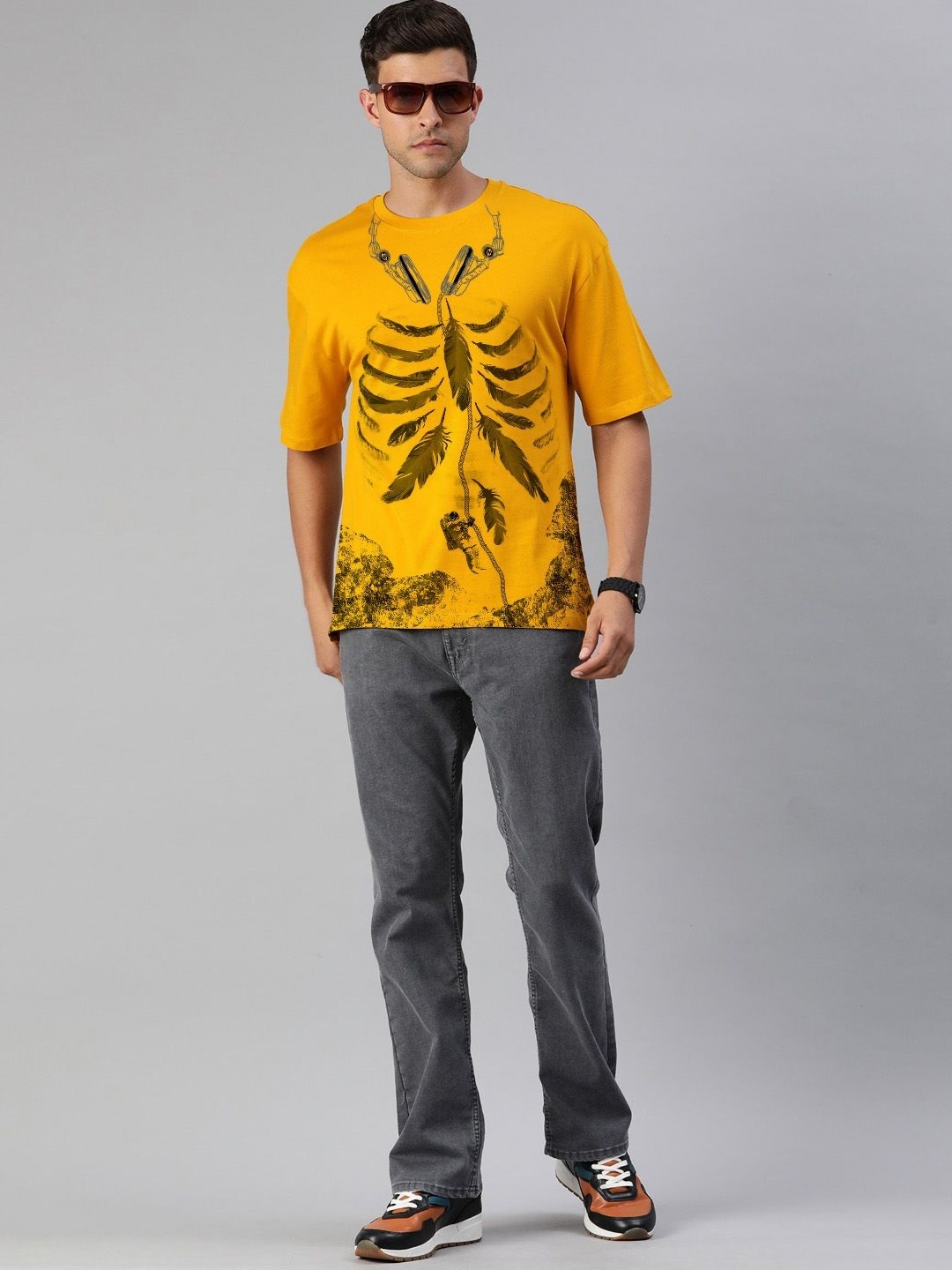 

Huetrap Men Printed Raw Edge T-shirt, Yellow