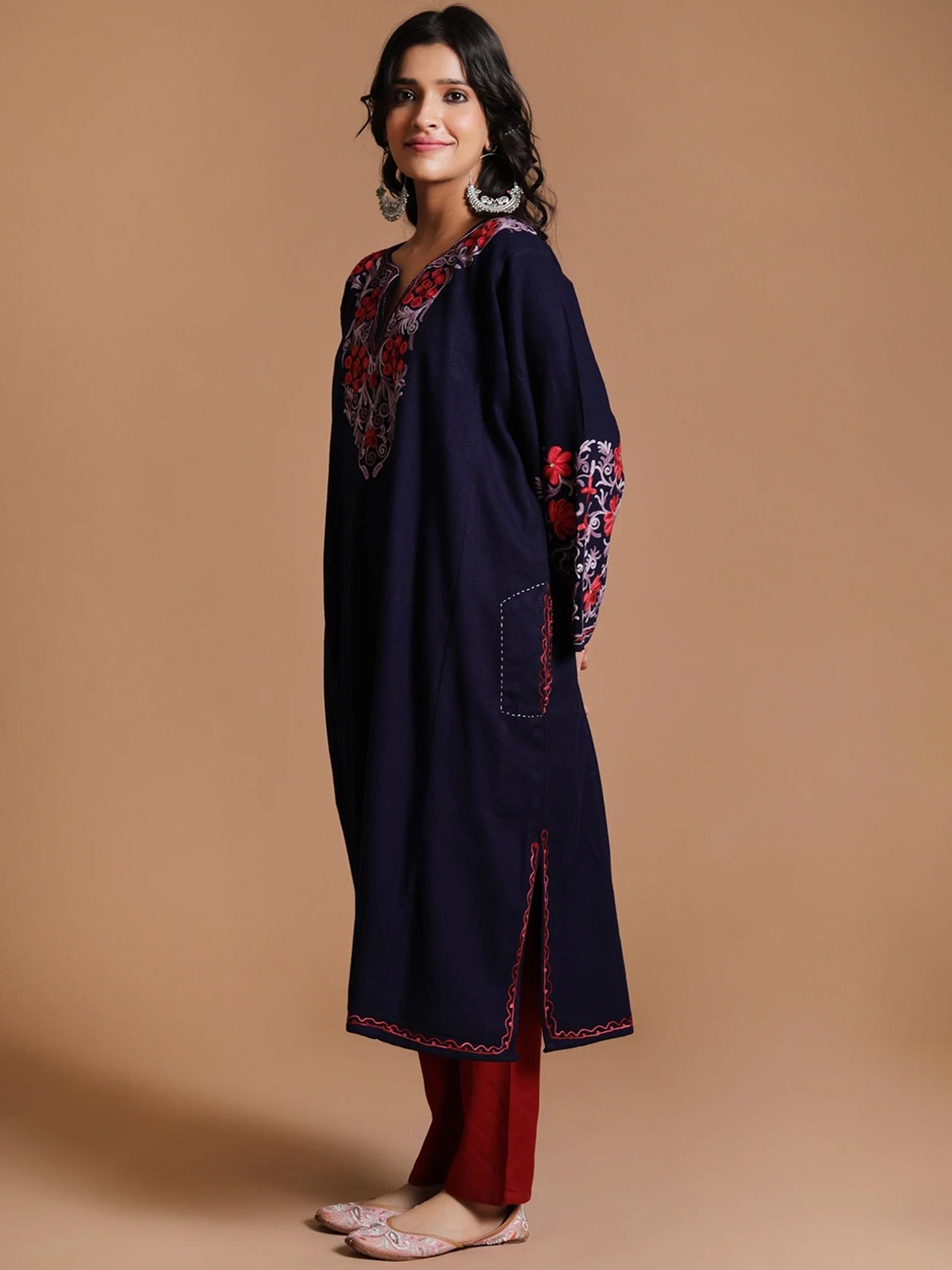 

TJORI Women Yoke Design Flared Sleeves Thread Work Woollen Kurta, Blue