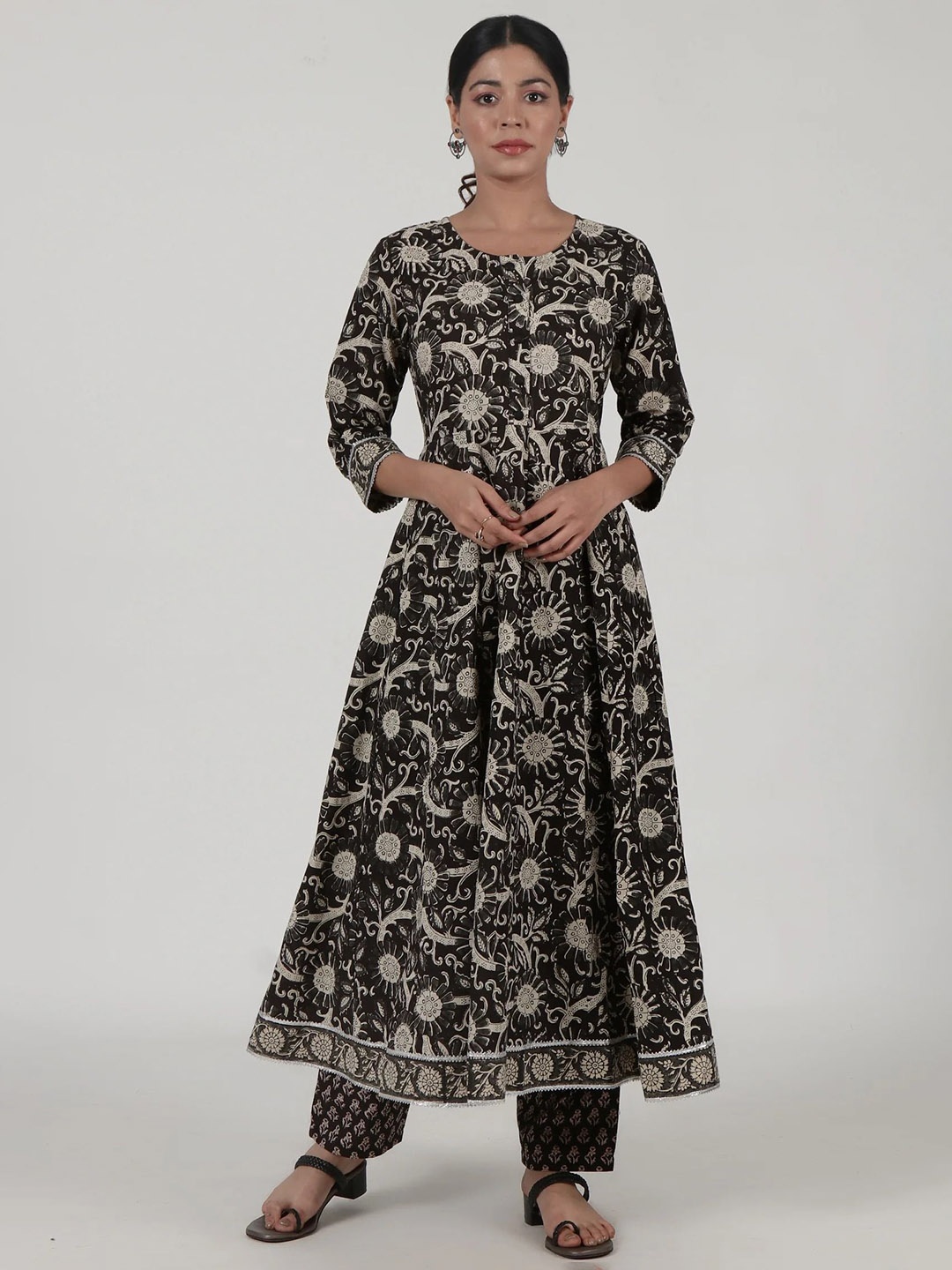 

TJORI Women Quirky Printed Cold-Shoulder Sleeves Anarkali Kurta, Black