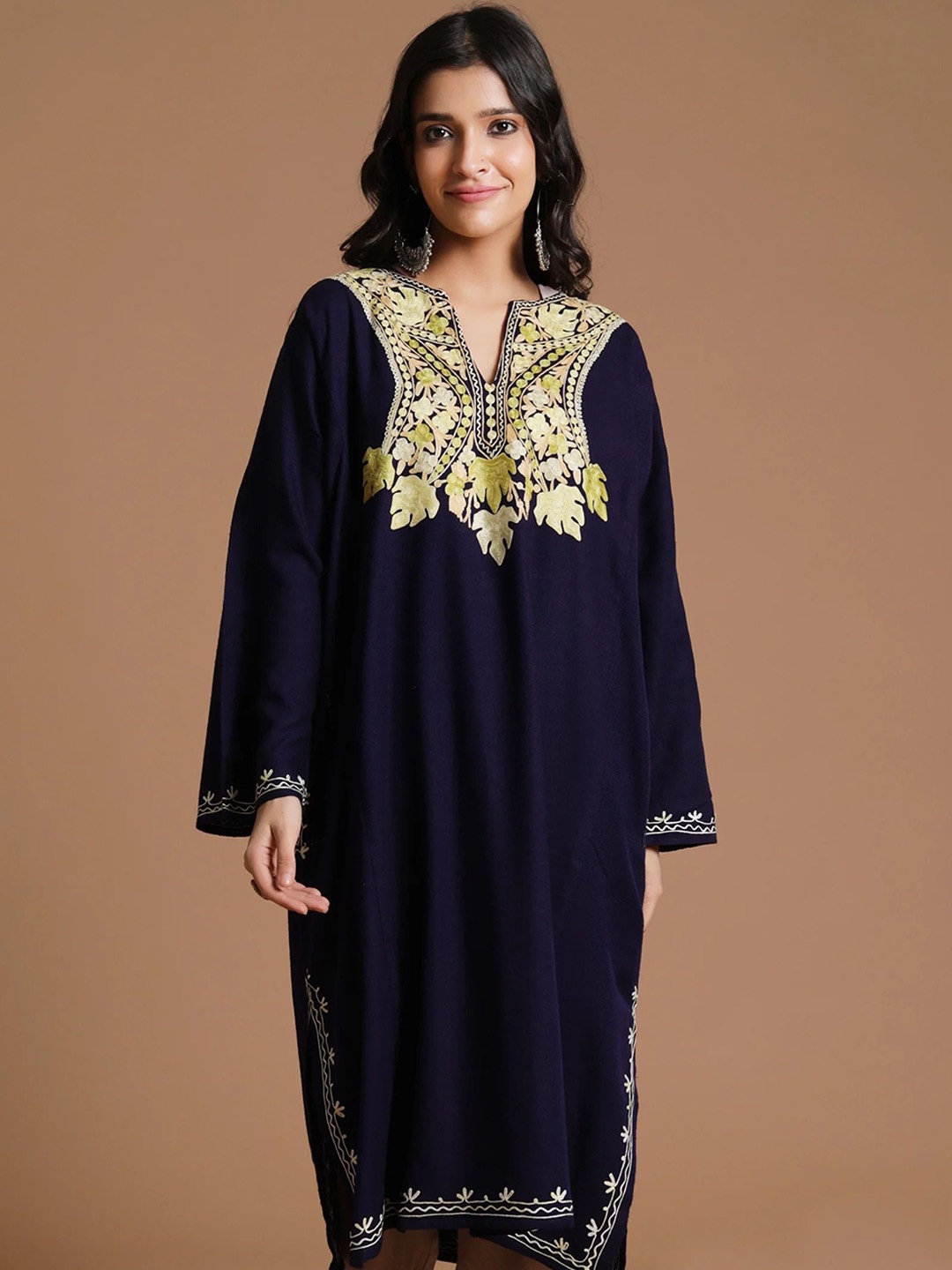 

TJORI Women Embroidered Woollen Kurta, Navy blue