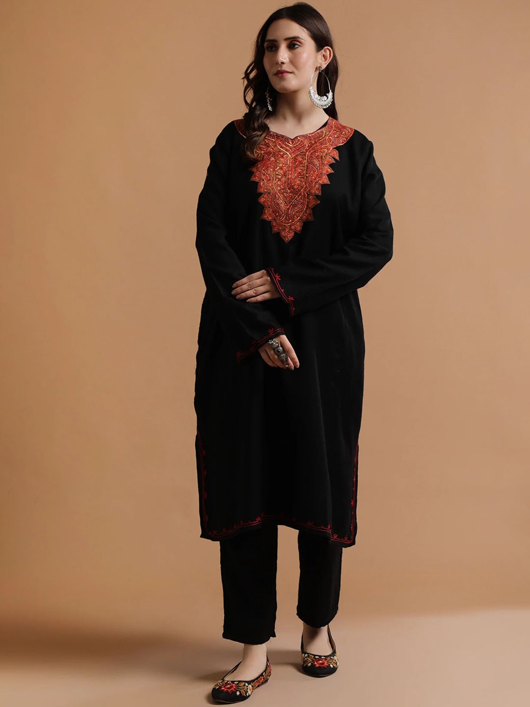

TJORI Women Geometric Flared Sleeves Thread Work Woollen Kurta, Black