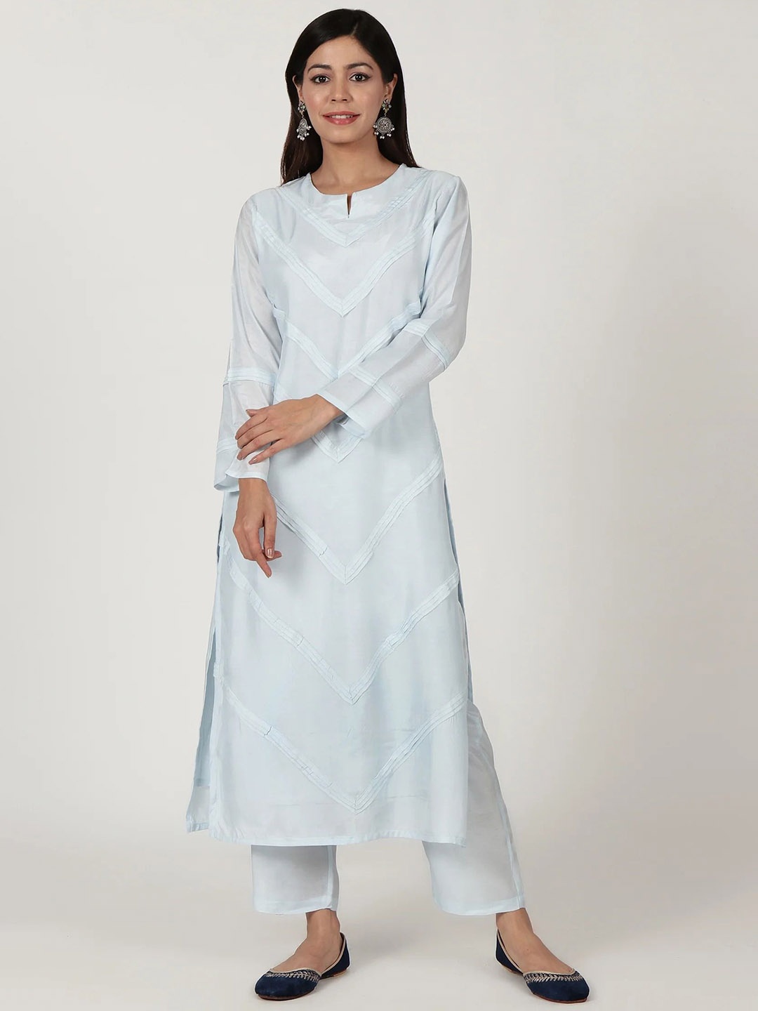 

TJORI Women Dyed Keyhole Neck Flared Sleeves Chikankari Anarkali Kurta, Grey