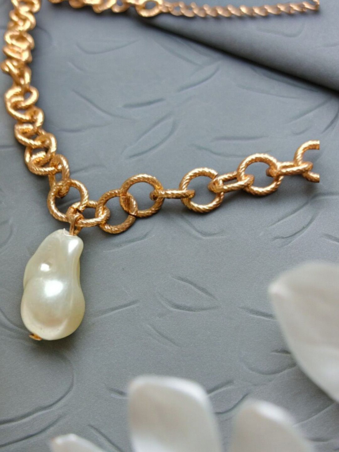 

OOMPH Necklace, Gold