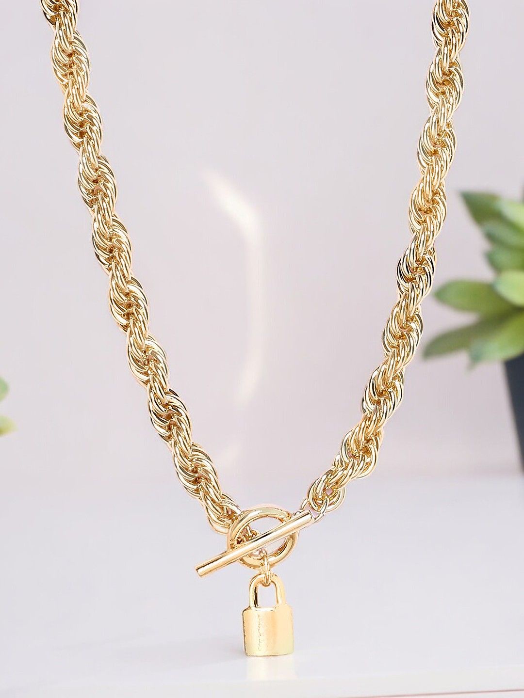 

OOMPH Handcrafted Necklace, Gold